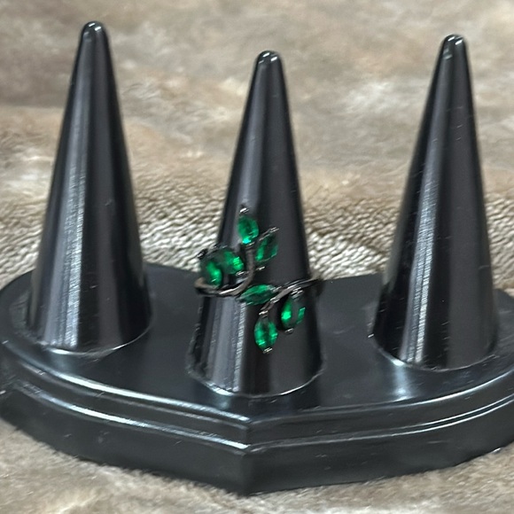 Ring size 8 - Picture 2 of 6